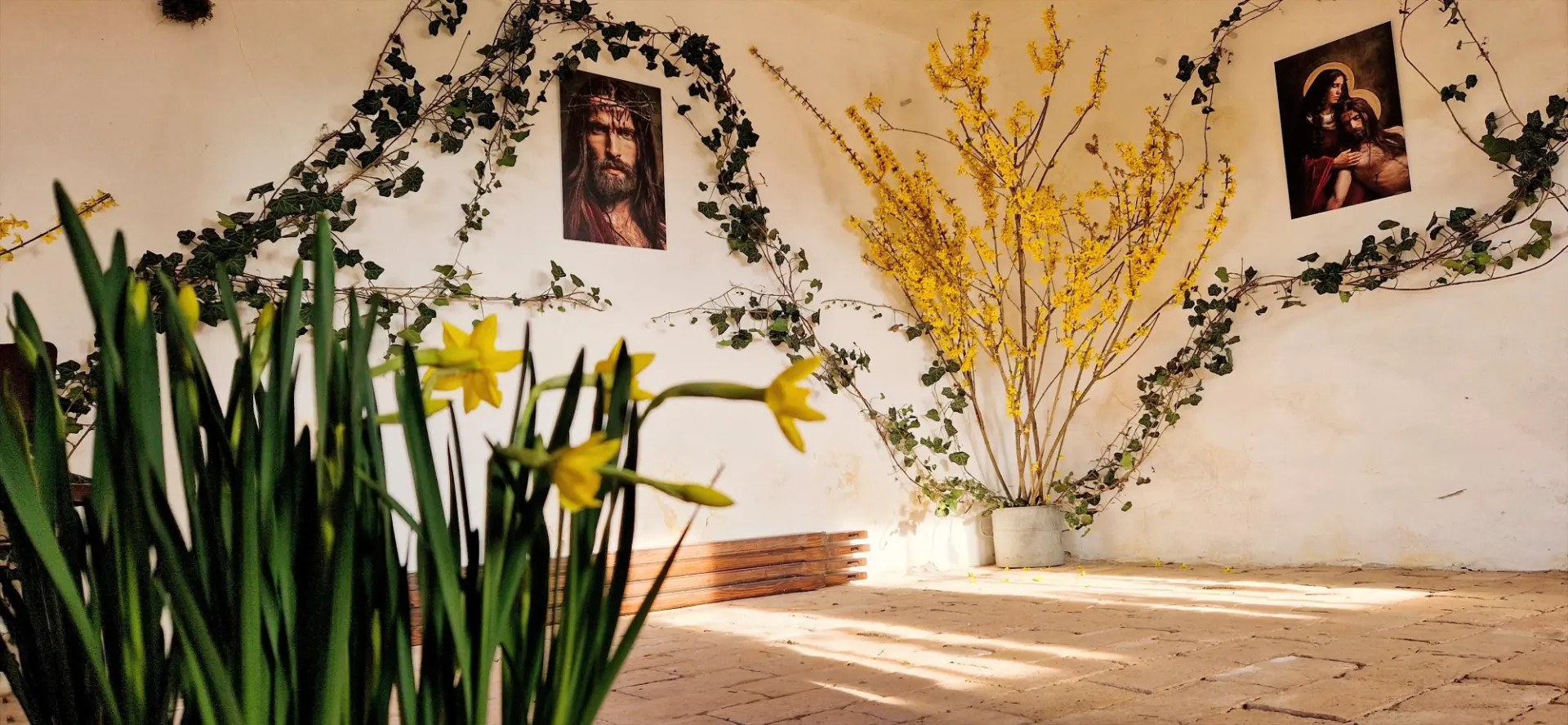 Květinová instalace, márnice Rybníky